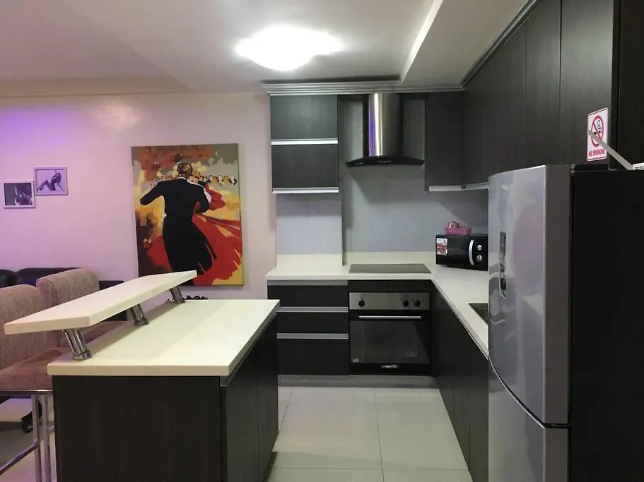 公寓 2 Large Br At Kandi, 300Mbps Internet,110Sqm Condo 安吉利斯 菲律宾